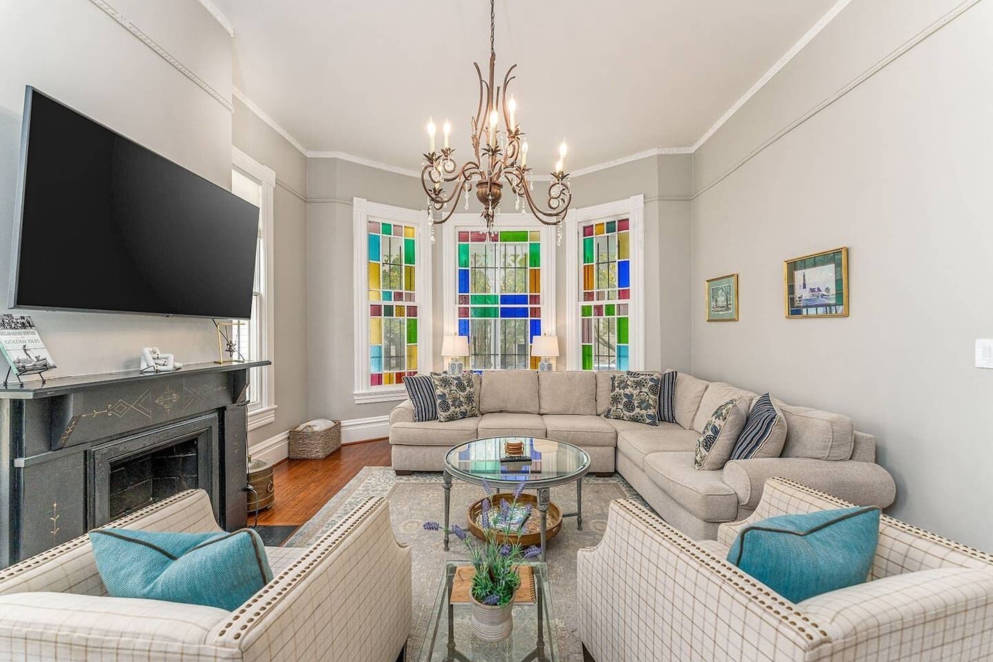 Walkable, Stunning Historic Victorian / Private Heated Pool / Gated Parking - Savannah, GA