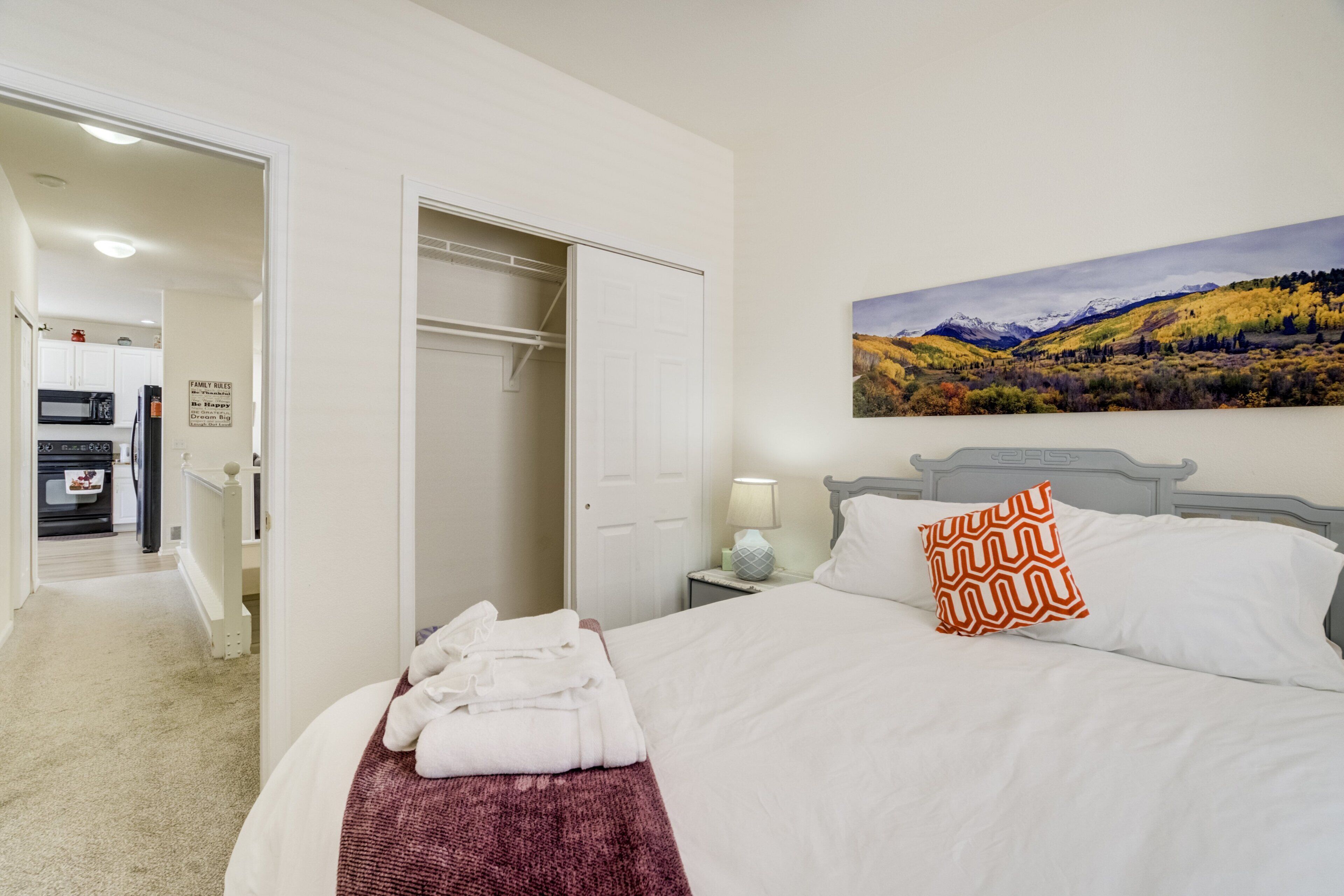 4 habitaciones, escritorio, tabla de planchar con plancha y wifi gratis 