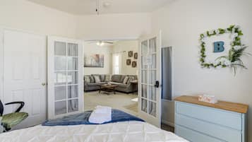 4 sovrum, skrivbord, strykjÀrn/strykbrÀda och gratis wi-fi