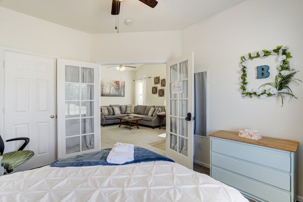 4 habitaciones, escritorio, tabla de planchar con plancha y wifi gratis 