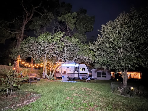 Pleasant camping on a private lakefront property on lake Griffin in Leesburg, FL