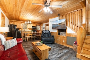 Smart TV, fireplace, video games, table football - EV Charger l Hot Tub l Fireplace l Arcade l BBQ (Pigeon Forge)