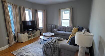 The Maverick Upstairs - Lux Apartment - Near Airport/Downtown - NEW!