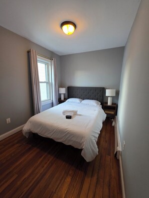 4 bedrooms, iron/ironing board, WiFi, bed sheets