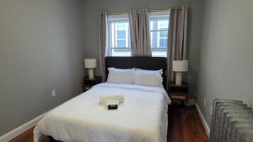 4 habitaciones, tabla de planchar con plancha, wifi y ropa de cama