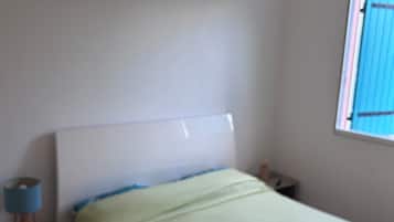 2 habitaciones, tabla de planchar con plancha, wifi y ropa de cama