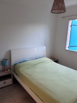 2 slaapkamers, een strijkplank/strijkijzer, wifi, beddengoed