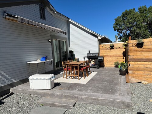 Charming 3-bedroom house in delightful Parker with AC