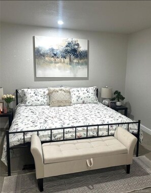 3 makuuhuonetta, silitysrauta/-lauta, Wi-Fi, vuodevaatteet