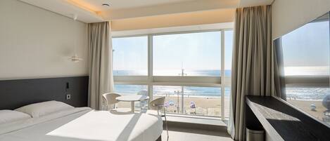 Doppia Deluxe, vista spiaggia | Una scrivania, Wi-Fi gratuito