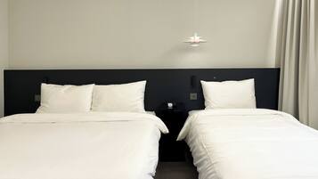Deluxe Twin Room | Desk, free WiFi
