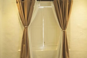 Room - Carnarvon 73 (George Town)