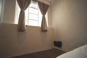 Room - Carnarvon 73 (George Town)