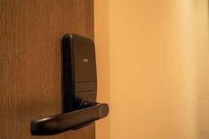 Room - Carnarvon 73 (George Town)