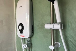 Hand-held showerhead - Carnarvon 73 (George Town)