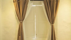 A bathroom with a shower curtain, a towel rack, and a wall-mounted towel dispenser. - Carnarvon 73 (George Town)