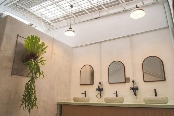 Room - Carnarvon 73 (George Town)