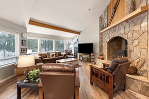 Fernseher, Kamin