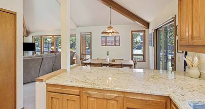 Tokatee 1 - Open & Bright, A/C, Hot Tub, Gas Fireplace