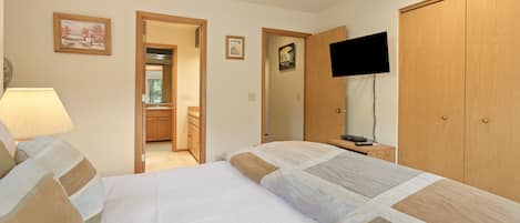 3 bedrooms, iron/ironing board, internet