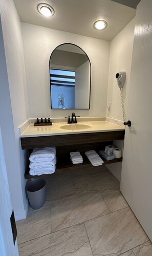 Separate bathtub and shower, free toiletries, hair dryer, towels