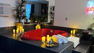 Chambre pour lune de miel, 1 très grand lit | Baignoire à hydromassage