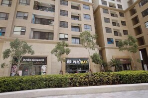 A multi-story building with commercial establishments on the ground floor, including a beauty salon and a store. - Vinhomes D'Capitale - HANOIHOMES (Hanoi)