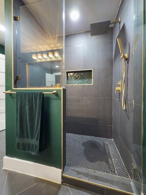 Shower, bidet, towels, soap