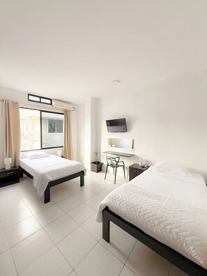 4 bedrooms, Internet, bed sheets - Large and elegant apartment. (Santa Cruz)