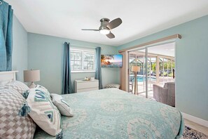 3 bedrooms, iron/ironing board, travel cot, free WiFi - Caza Corazone - Tropical Oasis with Gulf Access (Cape Coral)