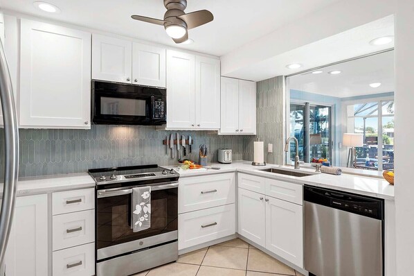 Fridge, microwave, oven, stovetop