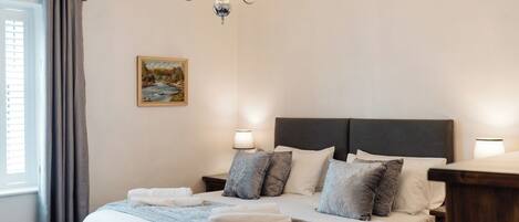 2 bedrooms, iron/ironing board, travel cot, WiFi