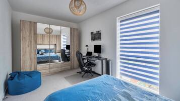 3 bedrooms, iron/ironing board, WiFi, bed sheets