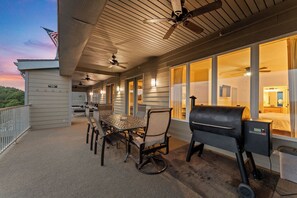 Outdoor dining - Big Bear Getaway w/ Views (Branson)
