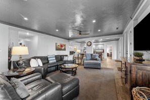 Smart TV, DVD player - Big Bear Getaway w/ Views (Branson)