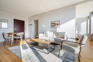 Fernseher, Stereoanlage