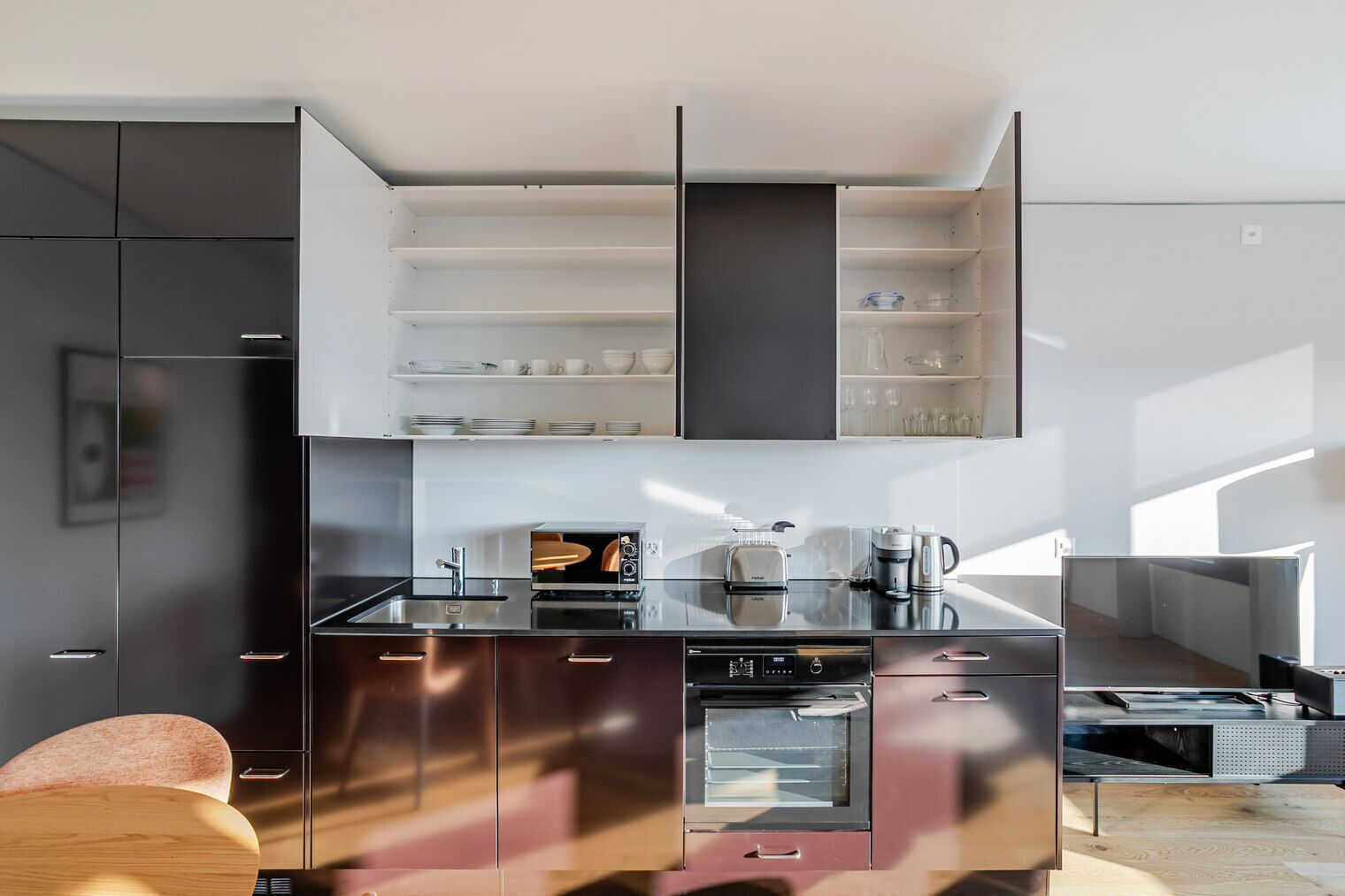 Kühlschrank, Mikrowelle, Ofen, Herdplatte