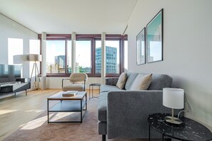 Fernseher, Stereoanlage