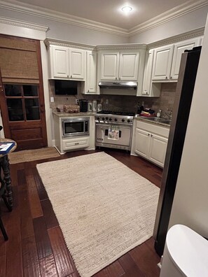 Four Ă micro-ondes, un four, surface de cuisson, lave-vaisselle