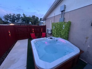 Outdoor spa tub