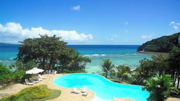 7 outdoor pools, free pool cabanas, pool umbrellas