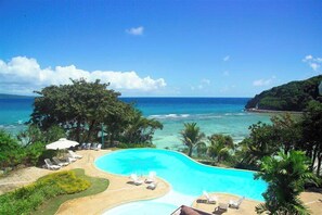 7 Außenpools, Cabañas (kostenlos), Sonnenschirme