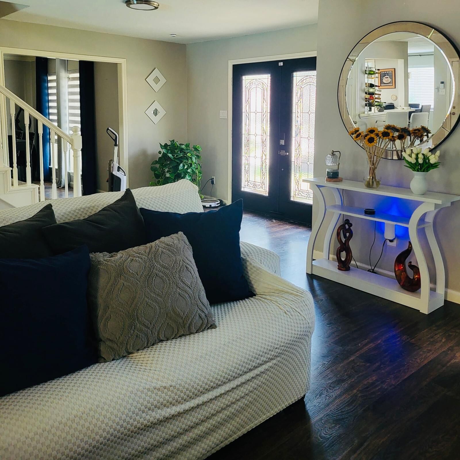 Smart TV, fireplace, stereo