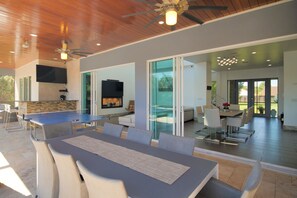 Dining - Private waterfront Villa Azure w (Town 'n' Country)