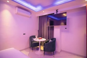 Room - J60 Suites, Ashok Vihar - Near Netaji Subhash Place (North West Delhi)