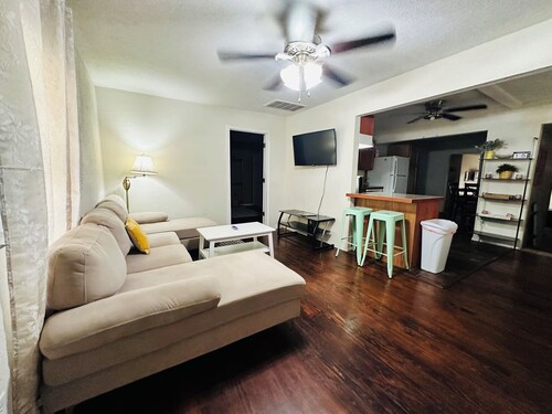 Unwind in Lawton – Spacious Home for Groups & Families