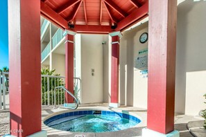 Bain à remous extérieur