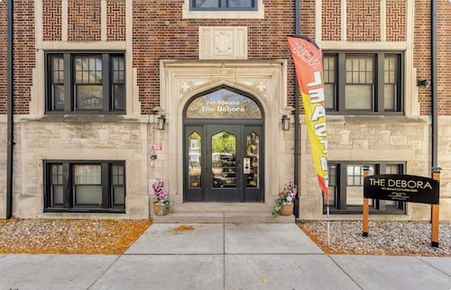 Stylish Downtown Retreat – 5 Mins from Heart of Detroit