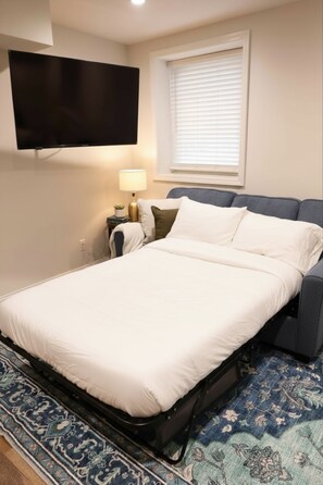 In-room safe, iron/ironing board, free WiFi, bed sheets