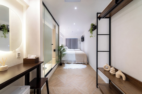 Family Twin Room | Desk, free WiFi